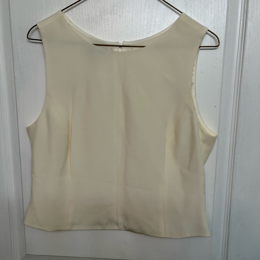 Giorgio Armani Le Collezioni  Women’s Off White Silk Blend Sleeveless Top Sz 12